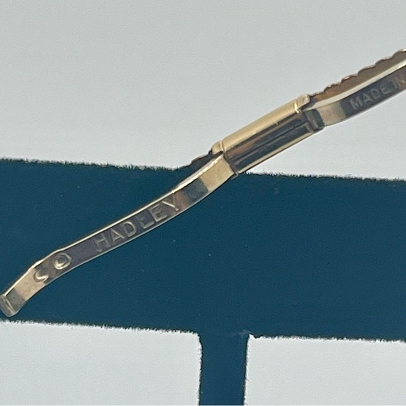 Hadley, Vintage Gold Tone., Art
Deco Tie Bar - made in USA. Two inches. - Picture 4 of 6